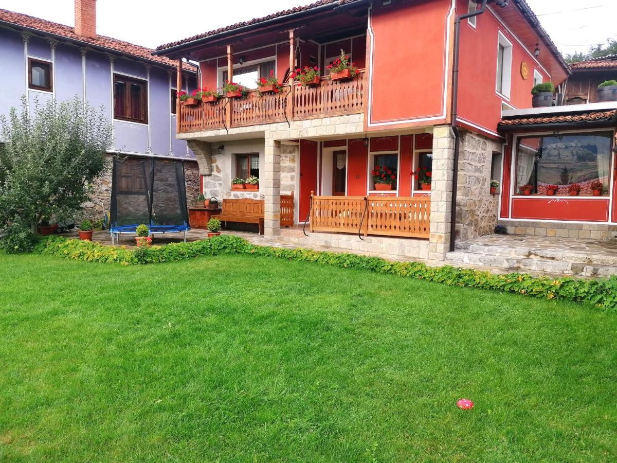 Hotel Радкината Къща à Koprivchtitsa Extérieur photo
