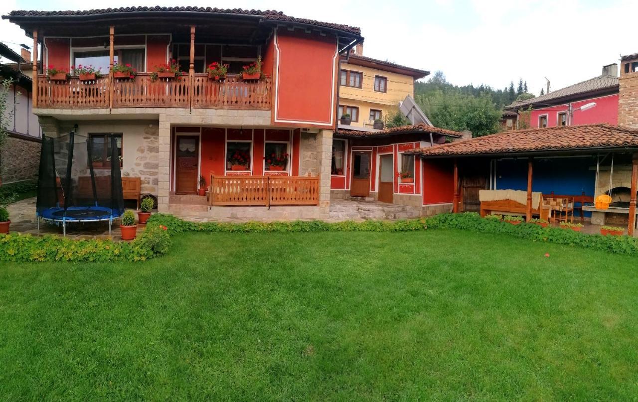 Hotel Радкината Къща à Koprivchtitsa Extérieur photo