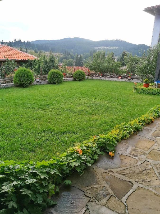 Hotel Радкината Къща à Koprivchtitsa Extérieur photo
