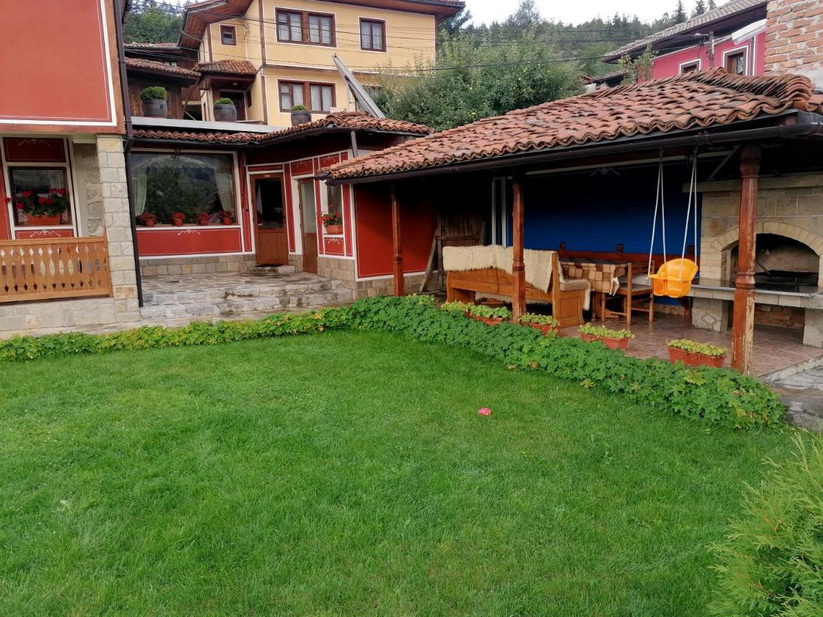 Hotel Радкината Къща à Koprivchtitsa Extérieur photo