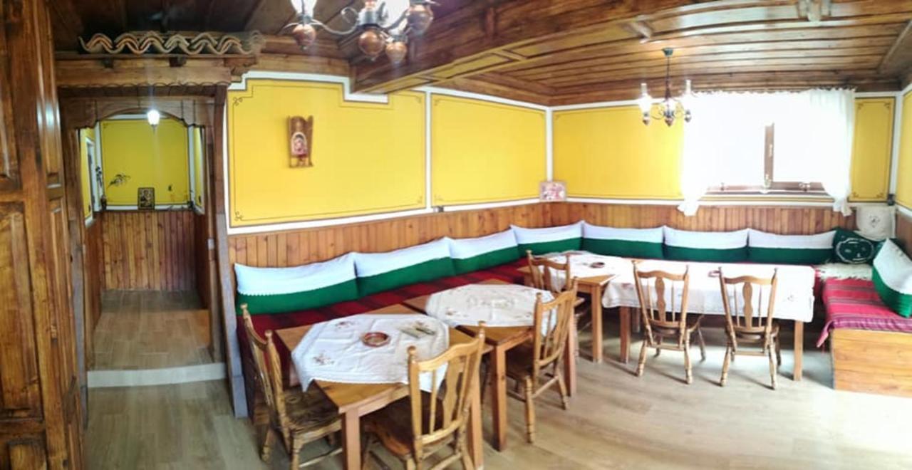 Hotel Радкината Къща à Koprivchtitsa Extérieur photo