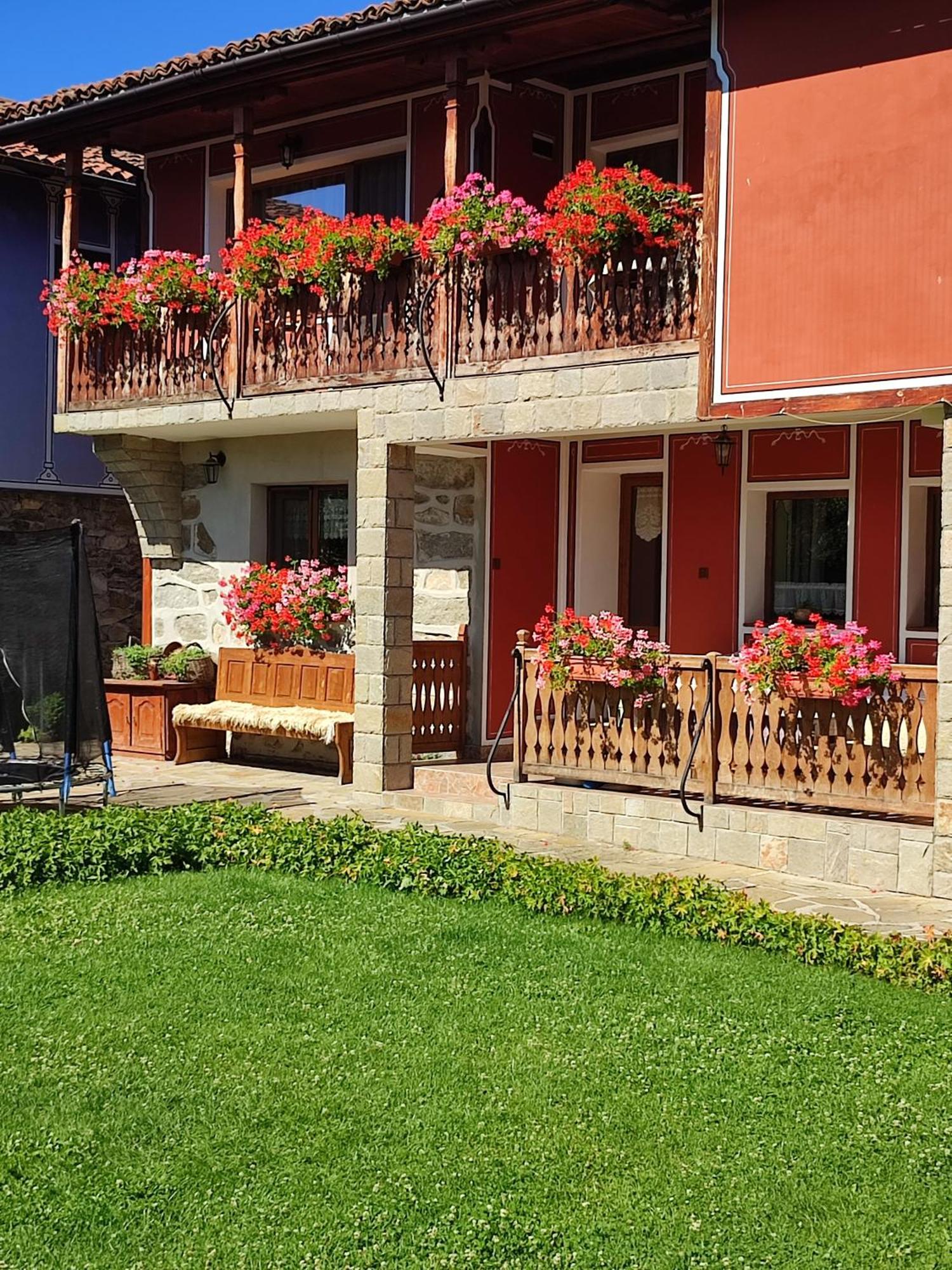 Hotel Радкината Къща à Koprivchtitsa Extérieur photo