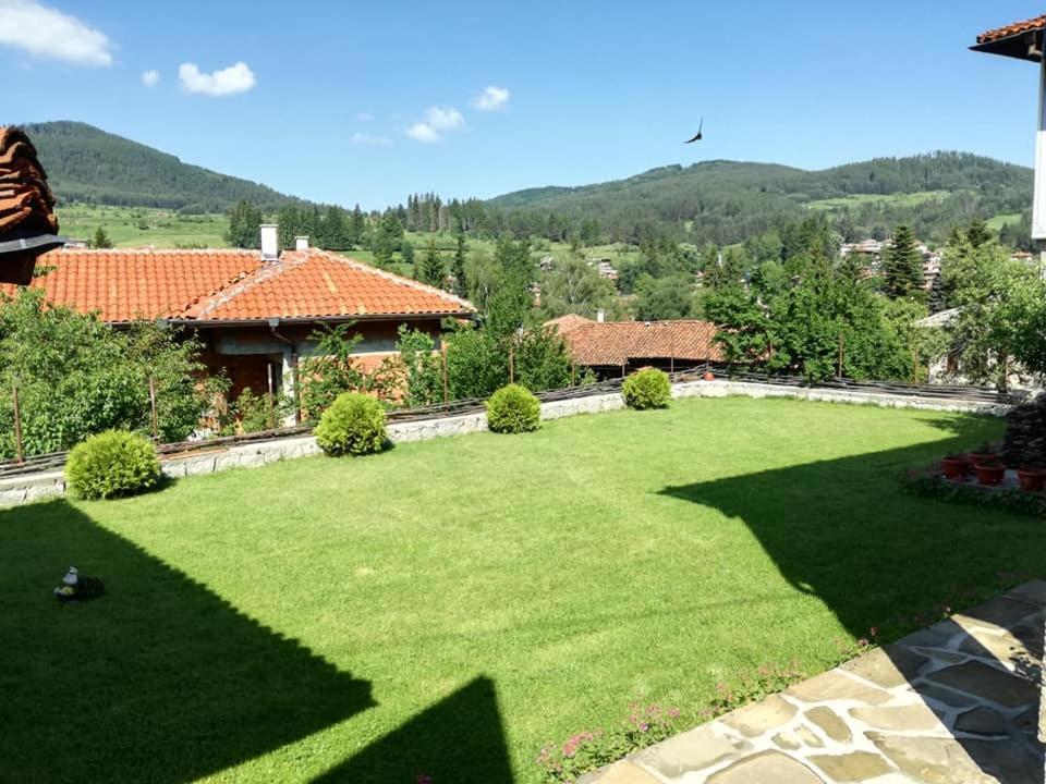 Hotel Радкината Къща à Koprivchtitsa Extérieur photo